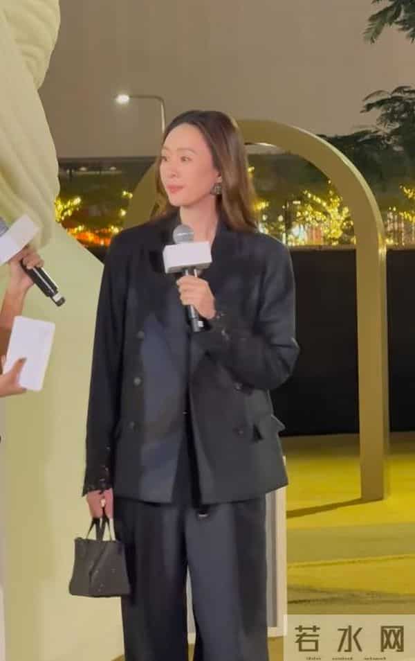 深圳这一天，胡静嫩了，童瑶又飒又美，却被罕见露面的王凯惊艳了