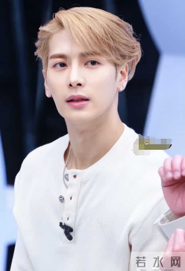 再多钱有什么用?31岁王嘉尔的现状,给所有年轻人提了个醒