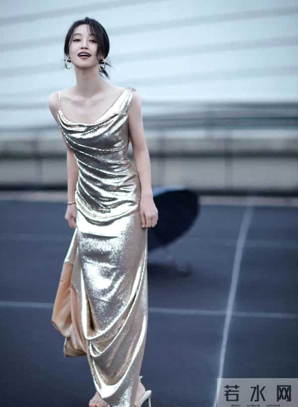 蓝盈莹这腰臀比绝了,气质是真的好!