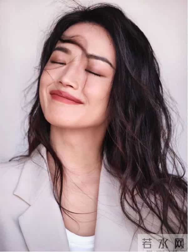 香港知名女星为备孕停工一年仍无果，考虑领养，网友：以为是丁克