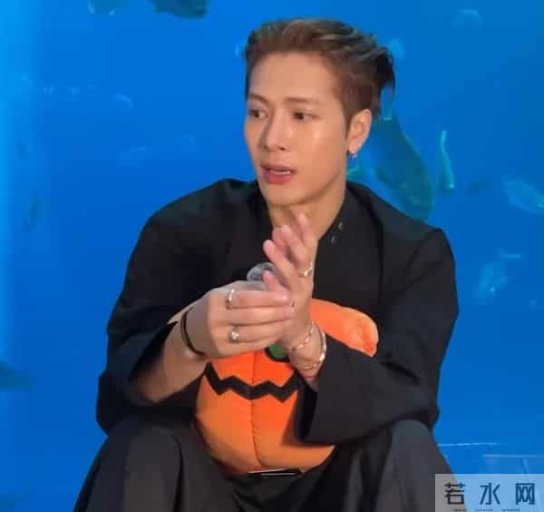 钱再多有什么用?31岁王嘉尔的现状,给所有男明星提了个醒