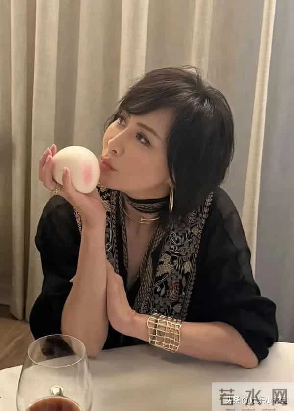 梁朝伟提前为刘嘉玲庆祝60岁生日