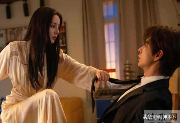 热巴新剧不及预期，出道12年无爆剧遭质疑，比起演员更像毯星