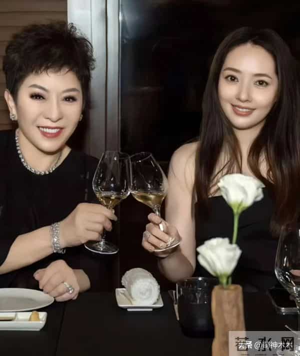 41岁郭碧婷近照曝光!独自带孩子出街面容憔悴,嫁入豪门照样受累