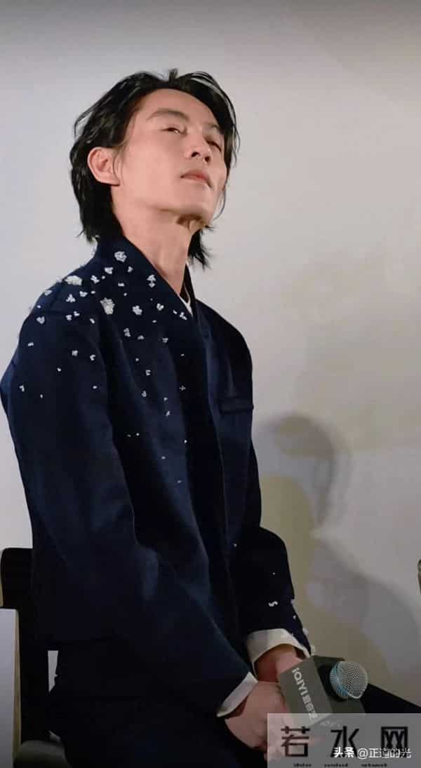 陈晓瘦到100斤火柴人 体力不支 手撑膝盖 有气无力 眼睛老花 被迫营业