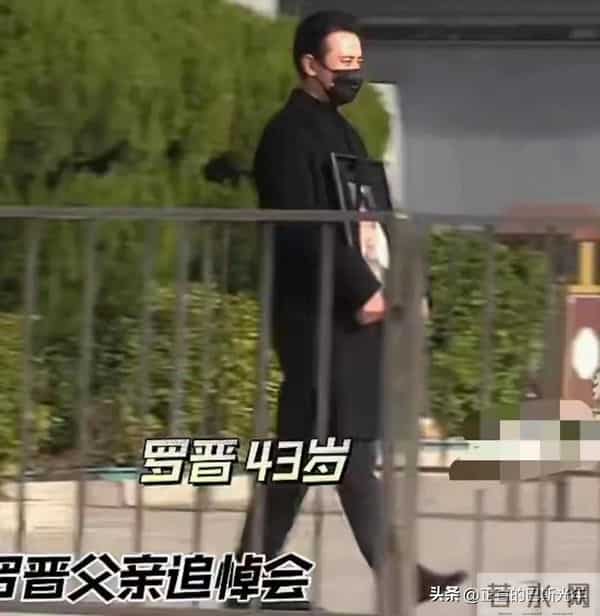 唐嫣罗晋黑衣默契亮相，一个动作打破所有离婚传言
