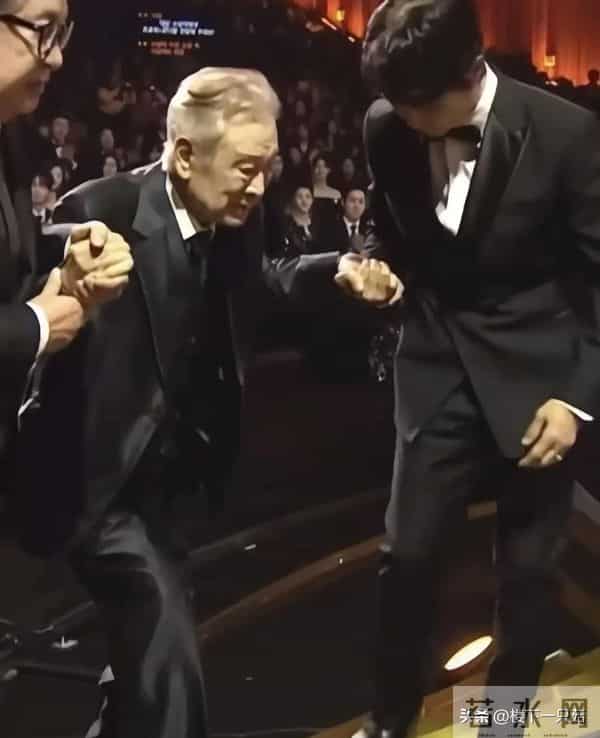 91岁李顺载去世 去年因身体原因减少工作 最后一次公开活动需人搀扶