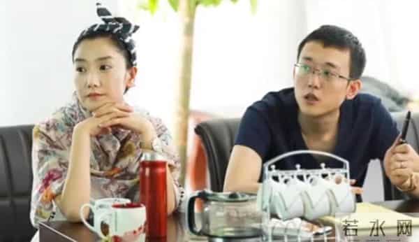 玲花带总裁老公回老家,俩人很有夫妻相,女儿露面一家三口很幸福