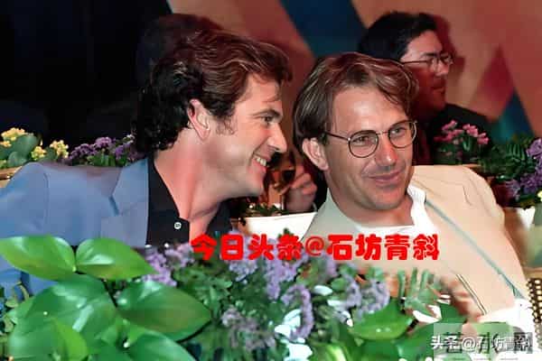 4.25亿美元离婚分手费!背叛前妻仍为他辩护,堕落断送巨星事业