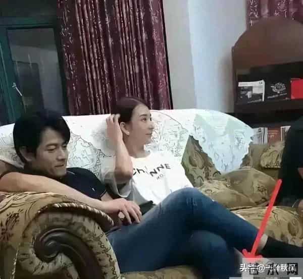 59岁郭富城到丈母娘家 夫妻俩肢体接触 可以看得出来是生理性的喜欢