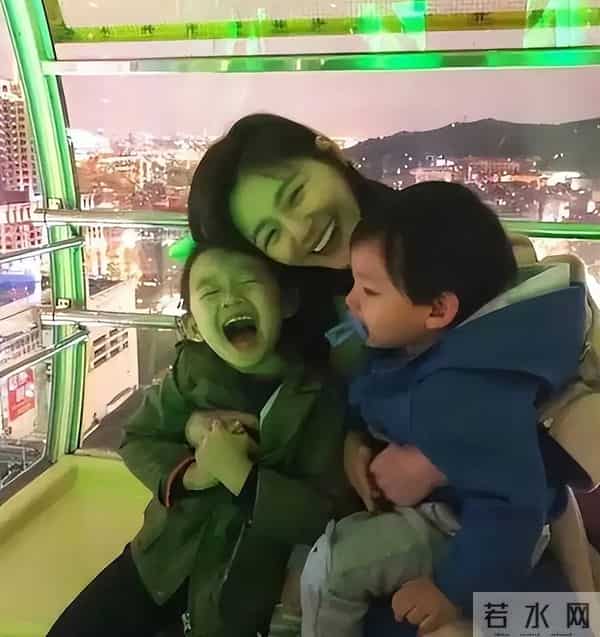 吴佩慈公开大S朋友圈内容，背景图是小玥儿，签名：死亡是必然的