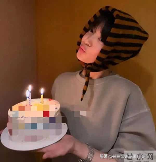 宋慧乔晒照庆贺44岁生日:戴头巾嘟嘴拍照好可爱 与朋友庆生很欢乐