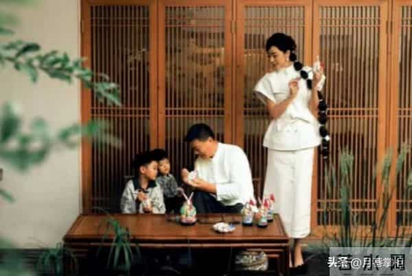 看破不说破，离开央视拼命赚钱的李思思，如今已走上了另一条道路