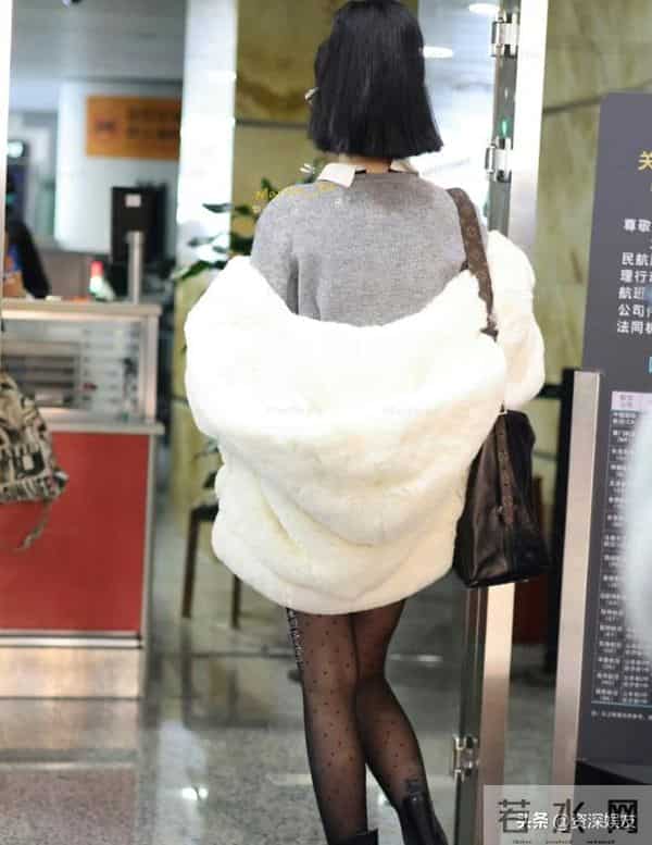 彭小苒机场路透生图，机场变T台，黑丝太绝了