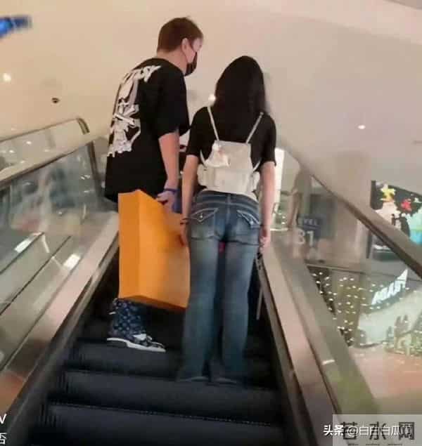 懒懒正式下线,王思聪心思已经在邓建国身上了