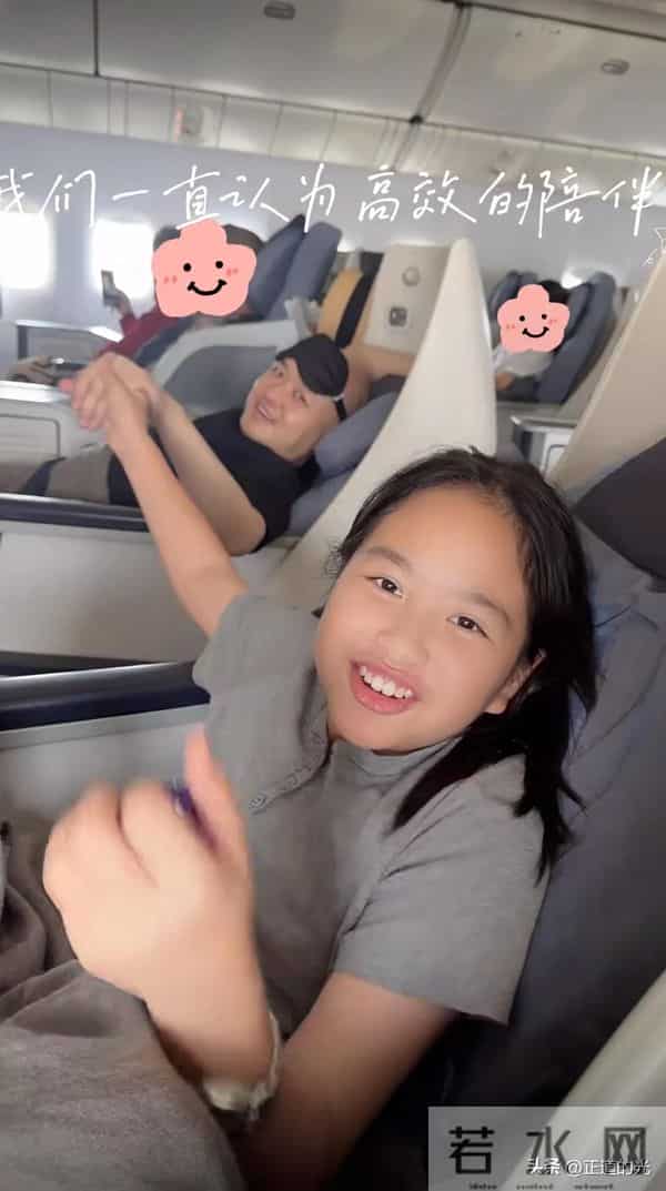 包文婧生子未满百天 和包贝尔带饺子游三亚 二胎家庭美满应偏爱头胎