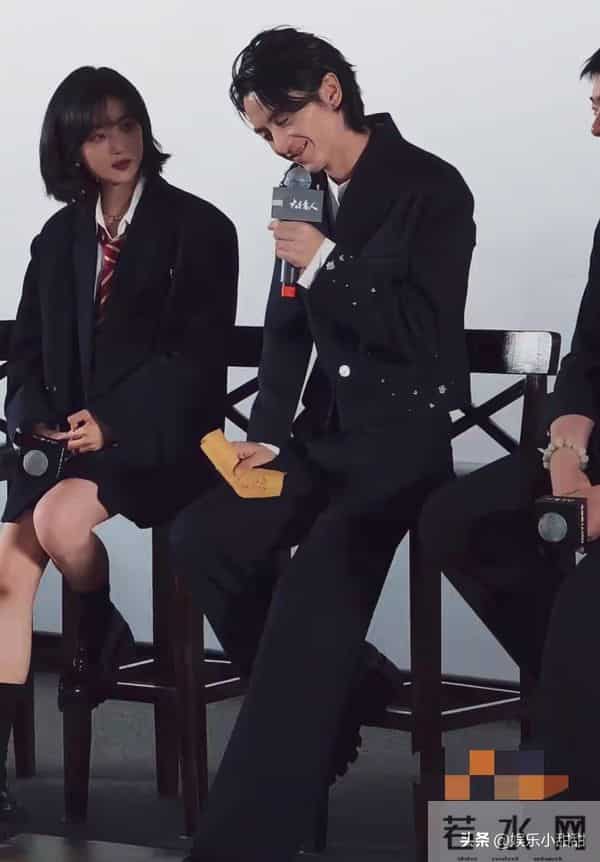 太心疼!陈晓瘦脱相仅剩骨架,虚弱扶膝,被迫营业画面全网心碎!