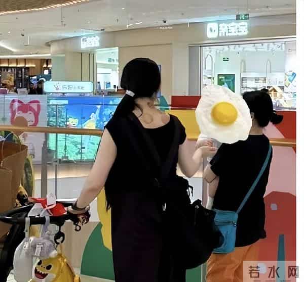 出轨风波2个月后,独自带娃逛街的郭碧婷,揭开了向佐仅剩的体面