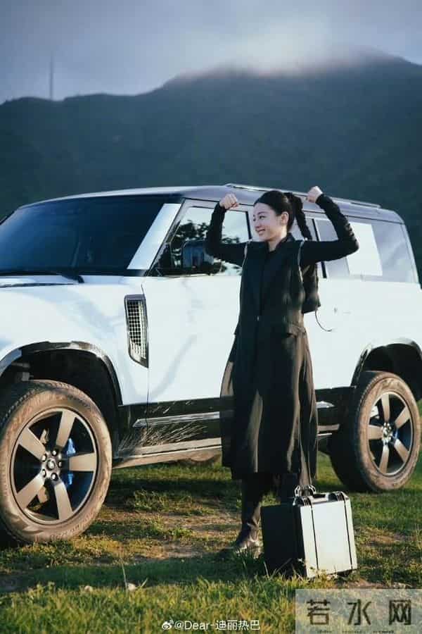 迪丽热巴新剧开播创纪录，睡衣打戏“性张力爆棚”，这身材太欲了