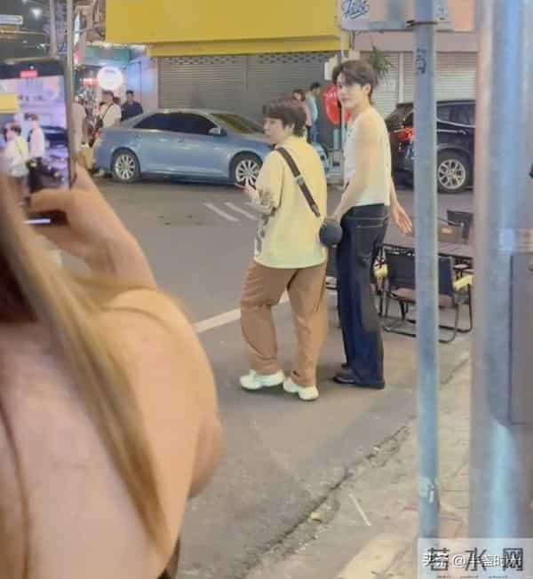 曾舜晞在马来西亚被偶遇,他的脸好帅啊,皮肤好白,眼睛大大的