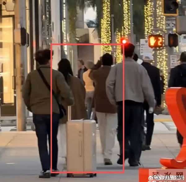 林俊杰疑情侣装放闪被目击! 小20岁绯闻女友背景起底「拥多房产」