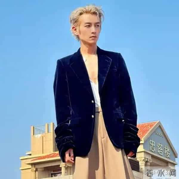 陈晓瘦脱相惊呆网友!离婚后眼里仍无光,状态惨输前妻陈妍希