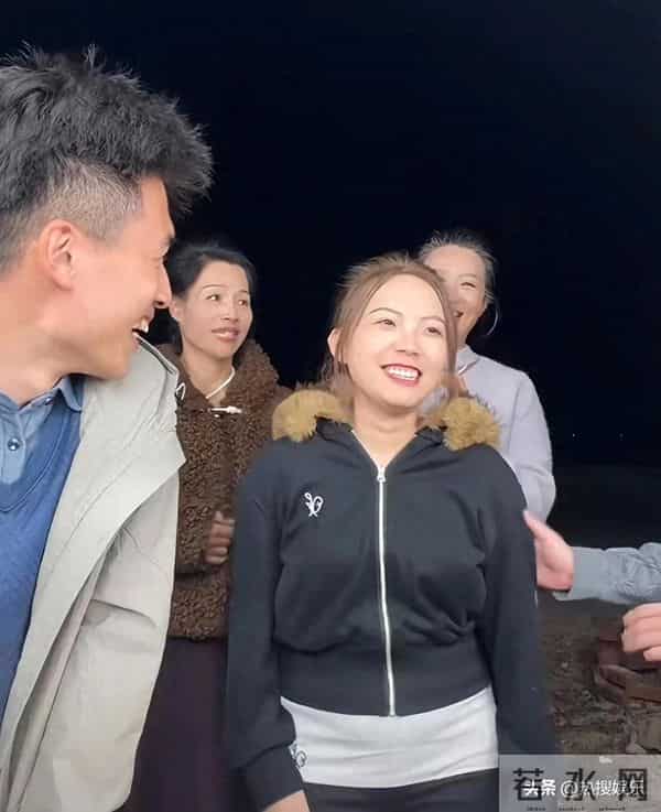 谢浩男只用了两步,竟然又把谢家盘活了,他经商头脑可比他爸强