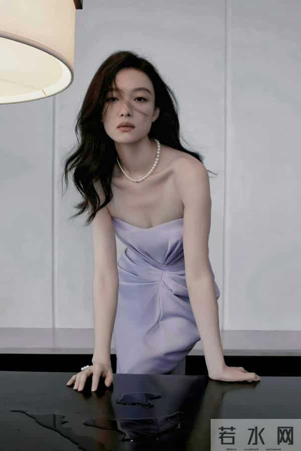 倪妮紫色抹胸礼服大片