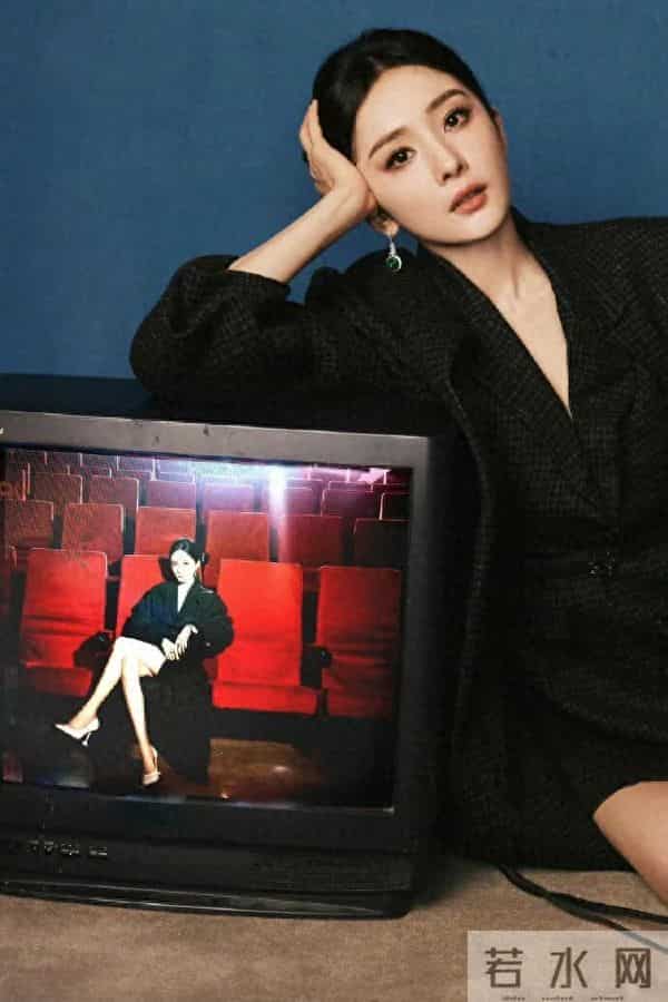 杨幂杀人不用刀，高跟配美腿即可！