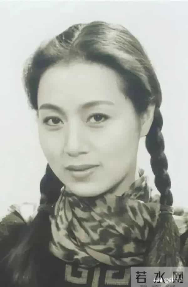 79岁余秋雨近况,和马兰回安徽,丁克多年没孩子,放弃舞台太可惜