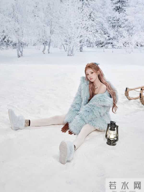 宋雨琦今日份写真，白色打底袜穿搭清纯绝美，像冰雪公主