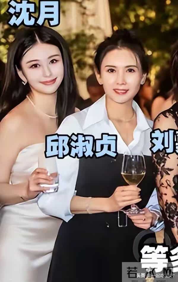 刘嘉玲出席好友婚礼,穿蕾丝透视裙秀身材,却被全裹的关之琳抢镜