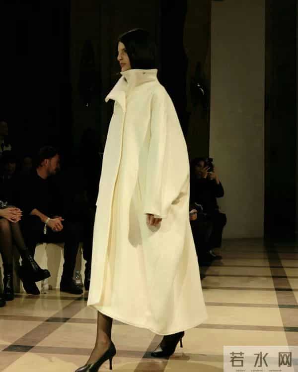 老钱风全面升级!“高净值穿搭”才是今秋顶流