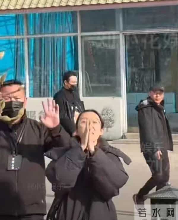 罗晋也没想到,在葬礼上忙前忙后的傅程鹏,还是被骂惨了!