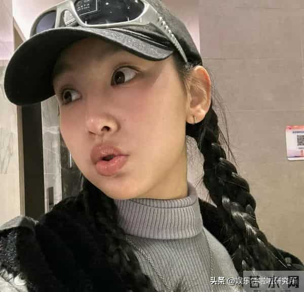 20岁炎明熹凭音乐剧圈粉富商,邬友正自资开唱指定要她当嘉宾