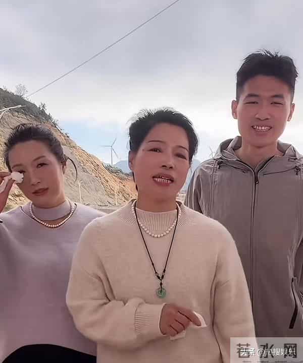 谢浩男只用了两步,竟然又把谢家盘活了,他经商头脑可比他爸强