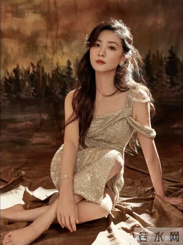 万茜这个样子的万茜，女人味十足，很迷人