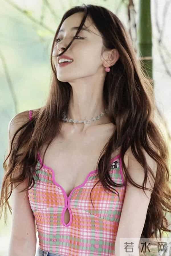 古力娜扎清纯的吊带裙