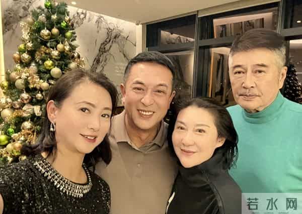 张嘉译深圳聚餐，71岁林威烟不离手，翁虹丰腴吸睛，午马遗孀现身