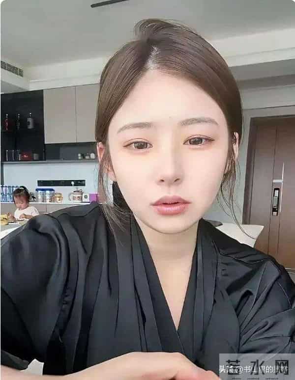 王思聪前女友官宣恋情,男方出手阔绰是富二代,难怪送闪闪回老家