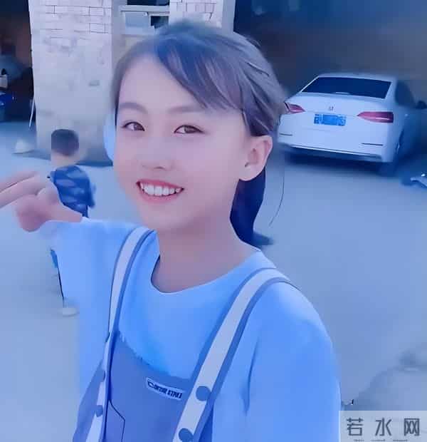 事实证明,拒绝百万签约“微笑女孩”,如今过得比明星还安稳