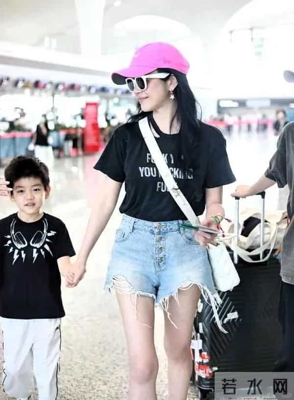 陈晓暴瘦惊现大黄牙!前妻陈妍希却嫩回沈佳宜,状态差太大了