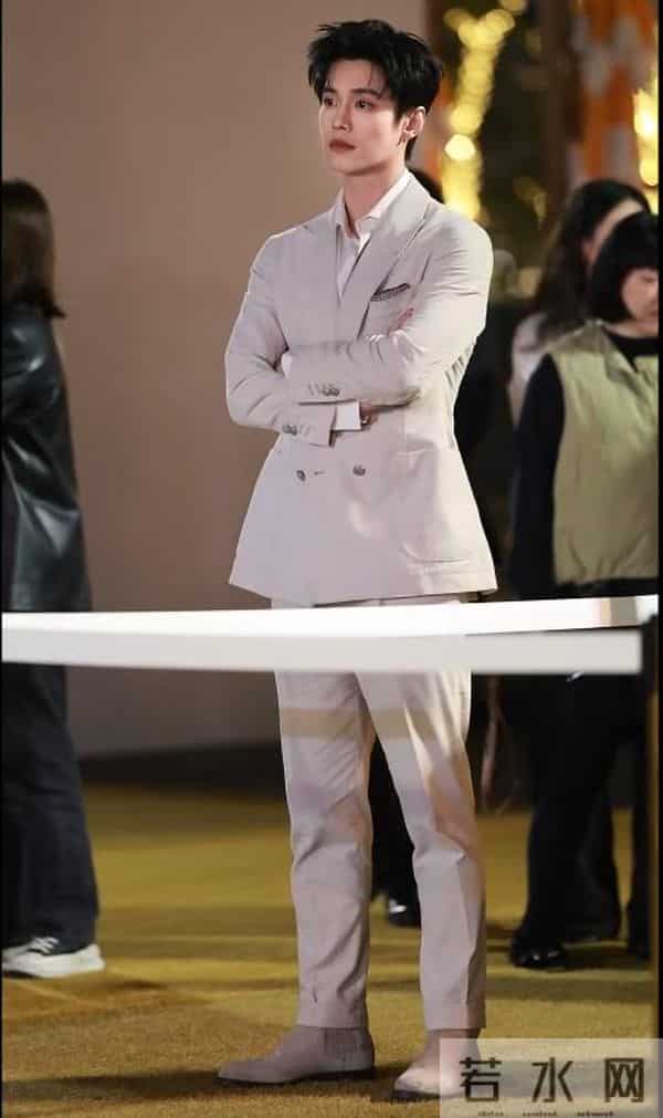 深圳BC红毯太真实,童谣头秃靠边站、胡静嘴歪显老态、王凯瘦脱相