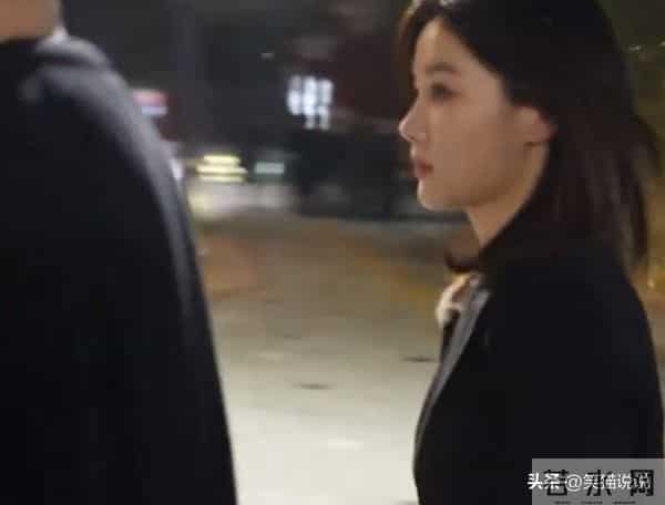 韩娱众星送行李顺载:金英玉靠搀扶出席,崔智友尹恩惠表情严肃