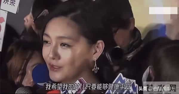 大S朋友圈签名看淡生死,但是背景图却是小玥儿很温馨。