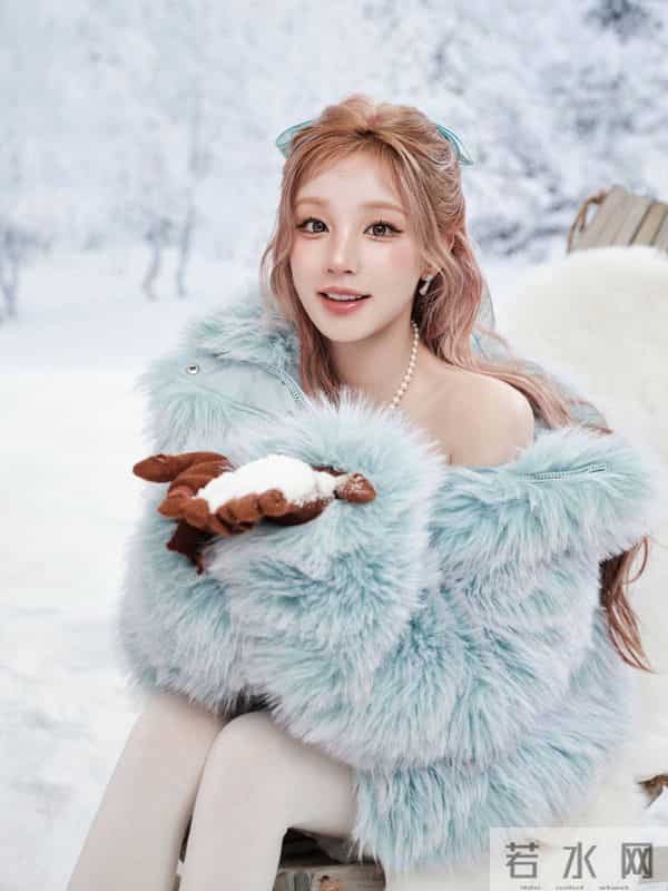 宋雨琦今日份写真，白色打底袜穿搭清纯绝美，像冰雪公主