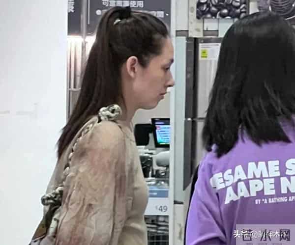 41岁郭碧婷近照曝光!独自带孩子出街面容憔悴,嫁入豪门照样受累