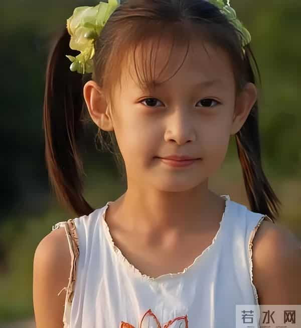 事实证明，拒绝百万签约“微笑女孩”，如今过得比明星还安稳