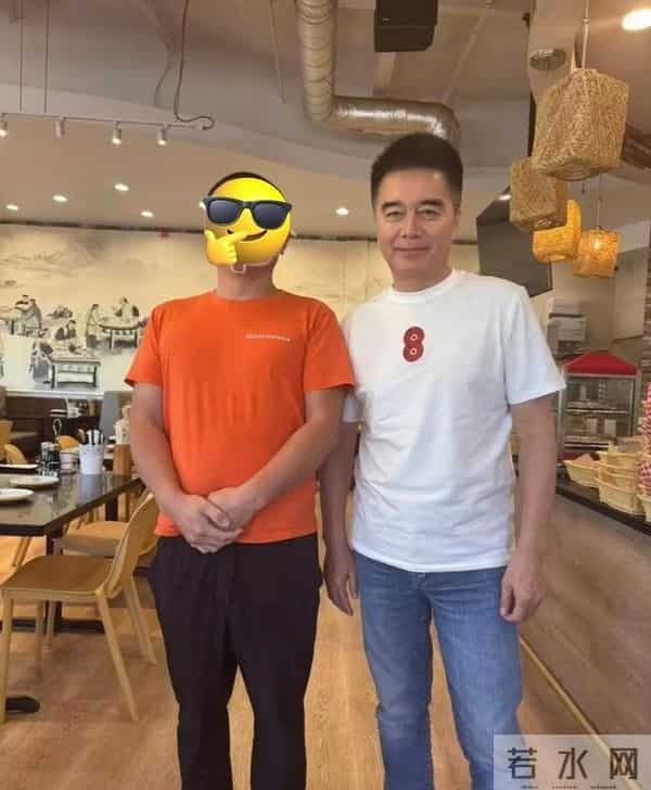 许亚军美国被偶遇,61岁状态让人不敢认,形象气质还是这么好