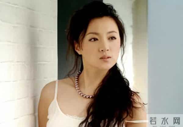 她是冯巩御用老婆，五登春晚后“精神失常”，如今50岁的她怎样了